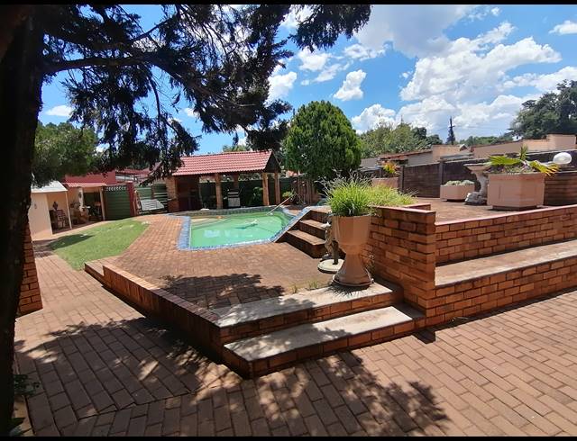 4 BEDROOM FREESTANDING SOLD IN STILFONTEIN EXT 2